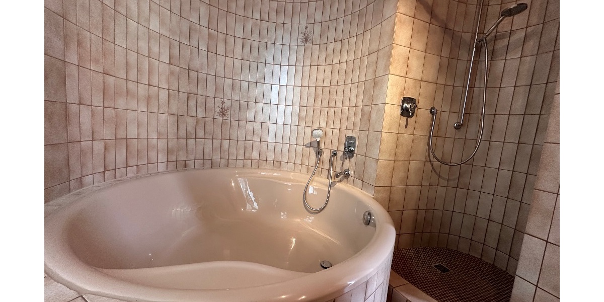 Bad und Dusche